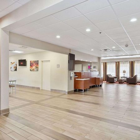 Quality Inn & Suites Morgantown - University Area Buitenkant foto