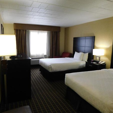 Quality Inn & Suites Morgantown - University Area Buitenkant foto