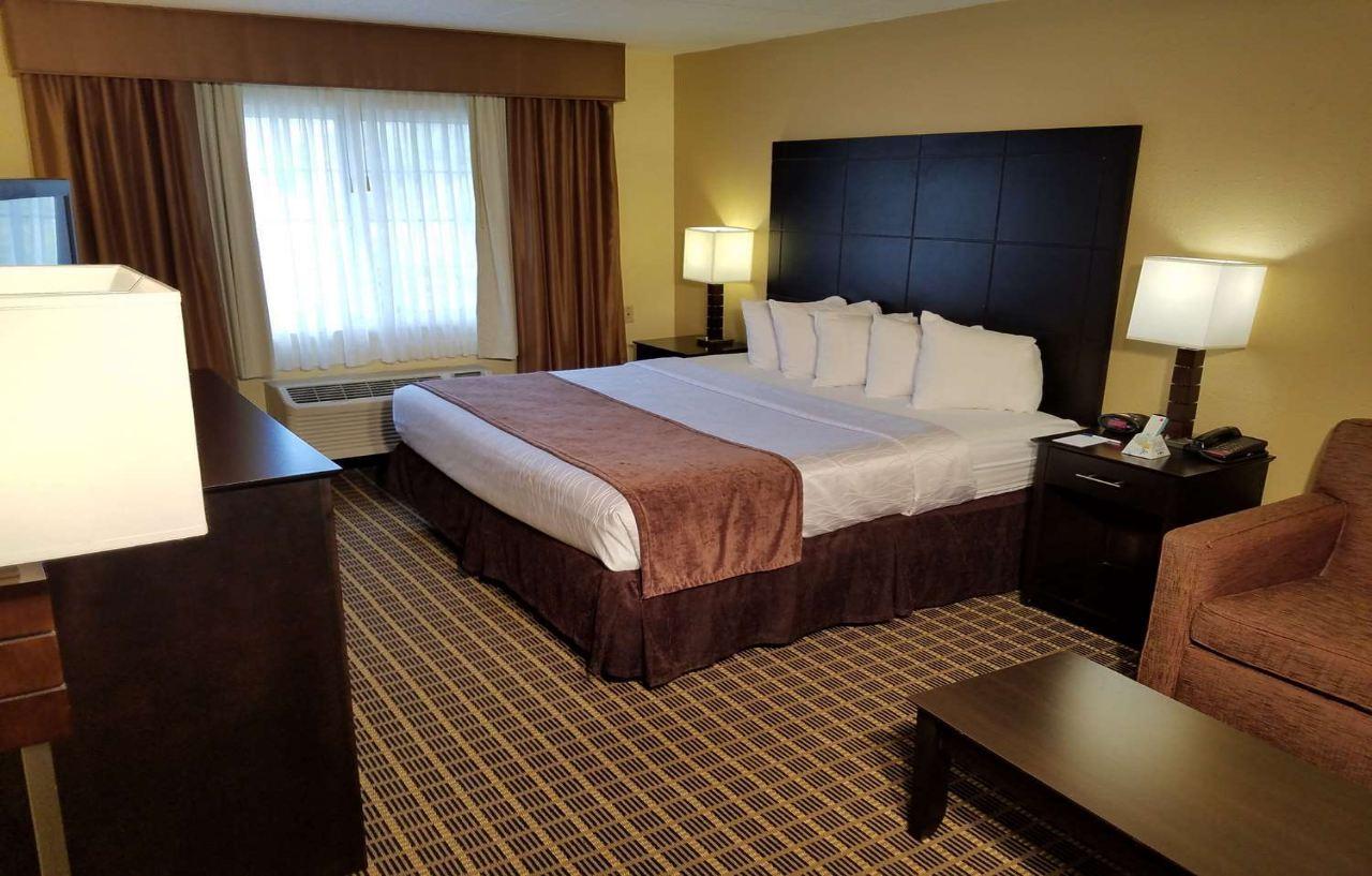 Quality Inn & Suites Morgantown - University Area Buitenkant foto