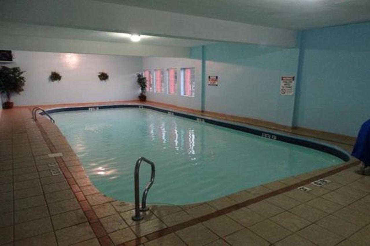Quality Inn & Suites Morgantown - University Area Buitenkant foto
