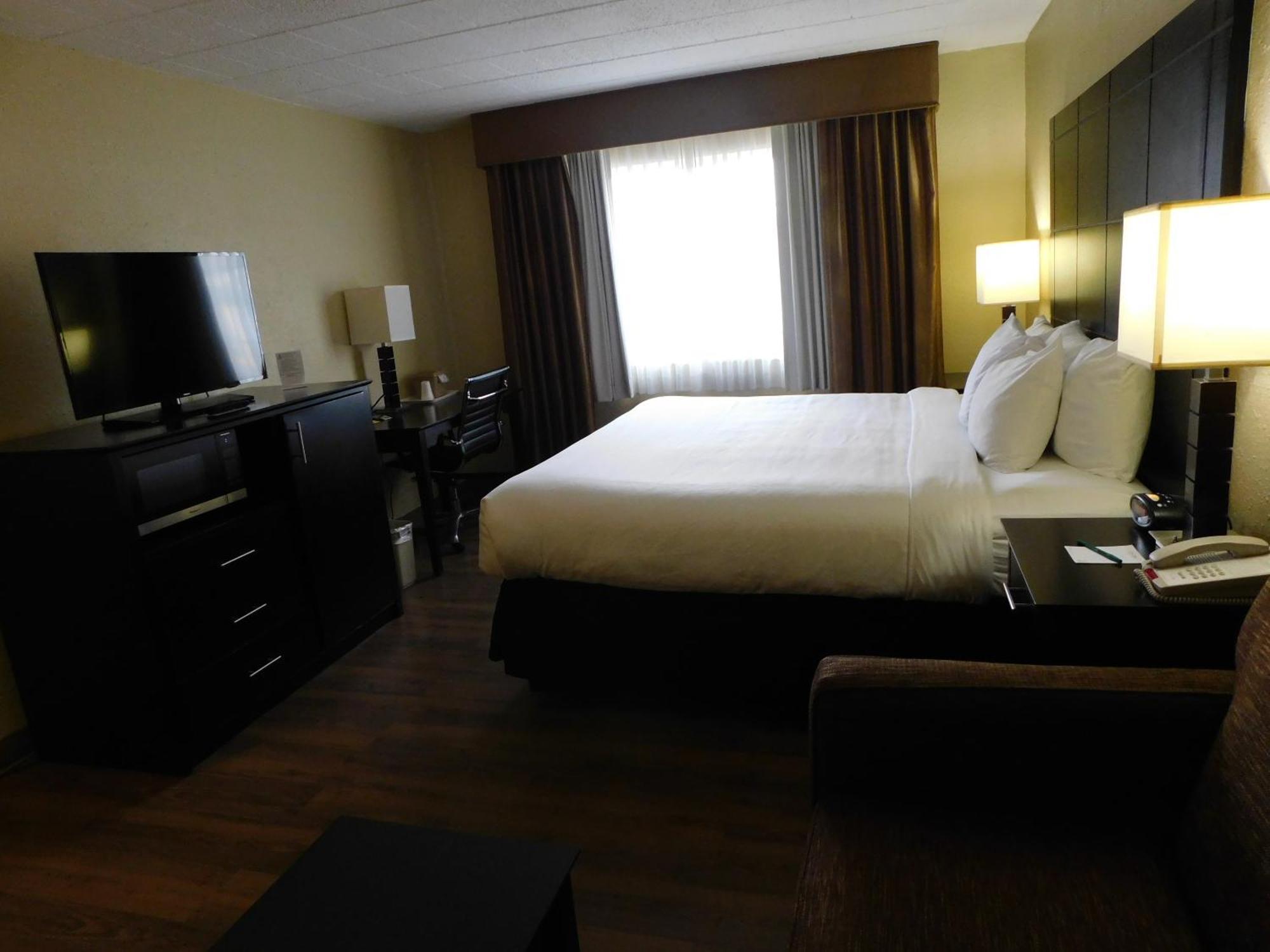 Quality Inn & Suites Morgantown - University Area Buitenkant foto
