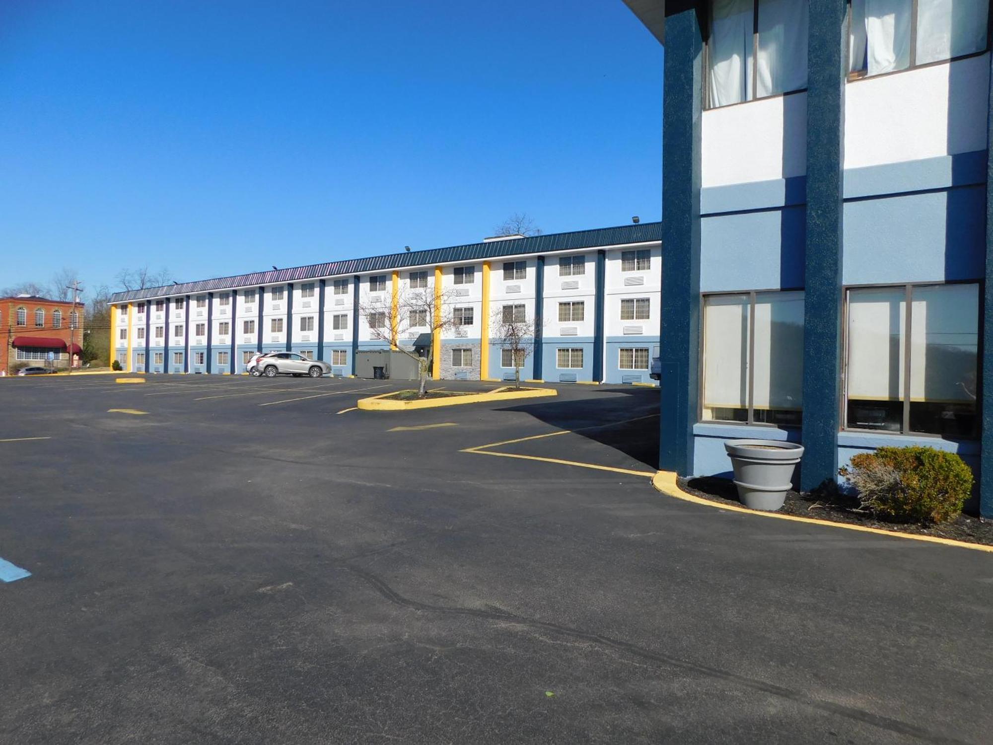 Quality Inn & Suites Morgantown - University Area Buitenkant foto